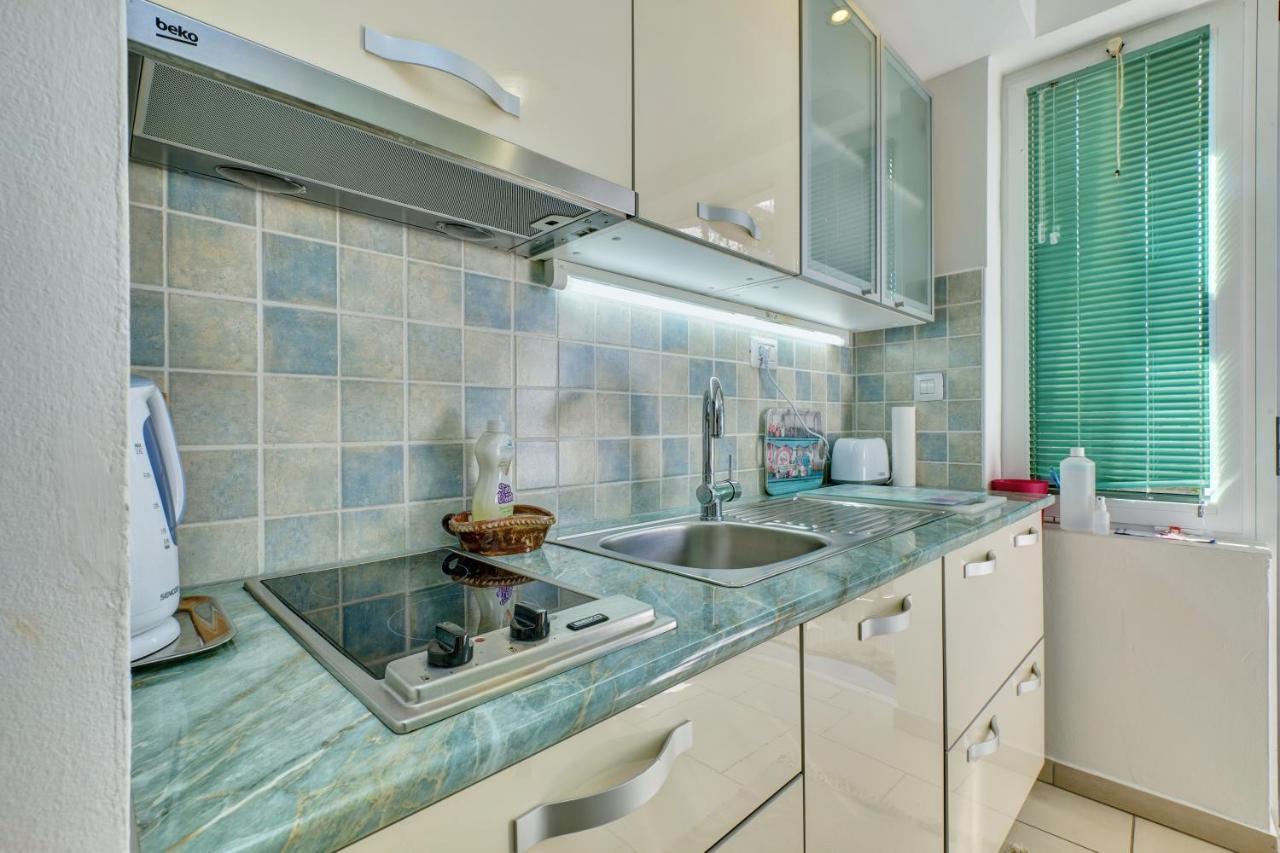 Apartment Neno - Terrace & Parking Veli Lošinj Eksteriør billede