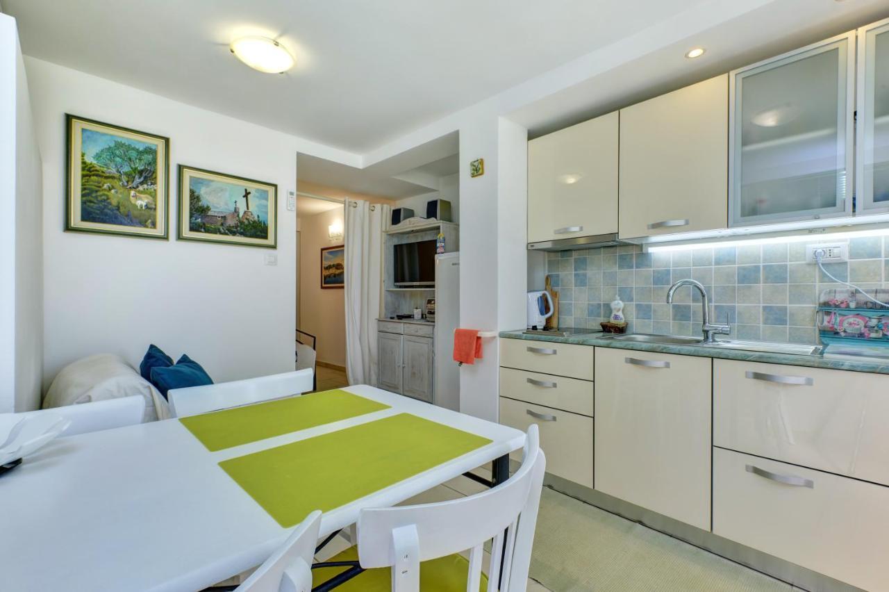 Apartment Neno - Terrace & Parking Veli Lošinj Eksteriør billede