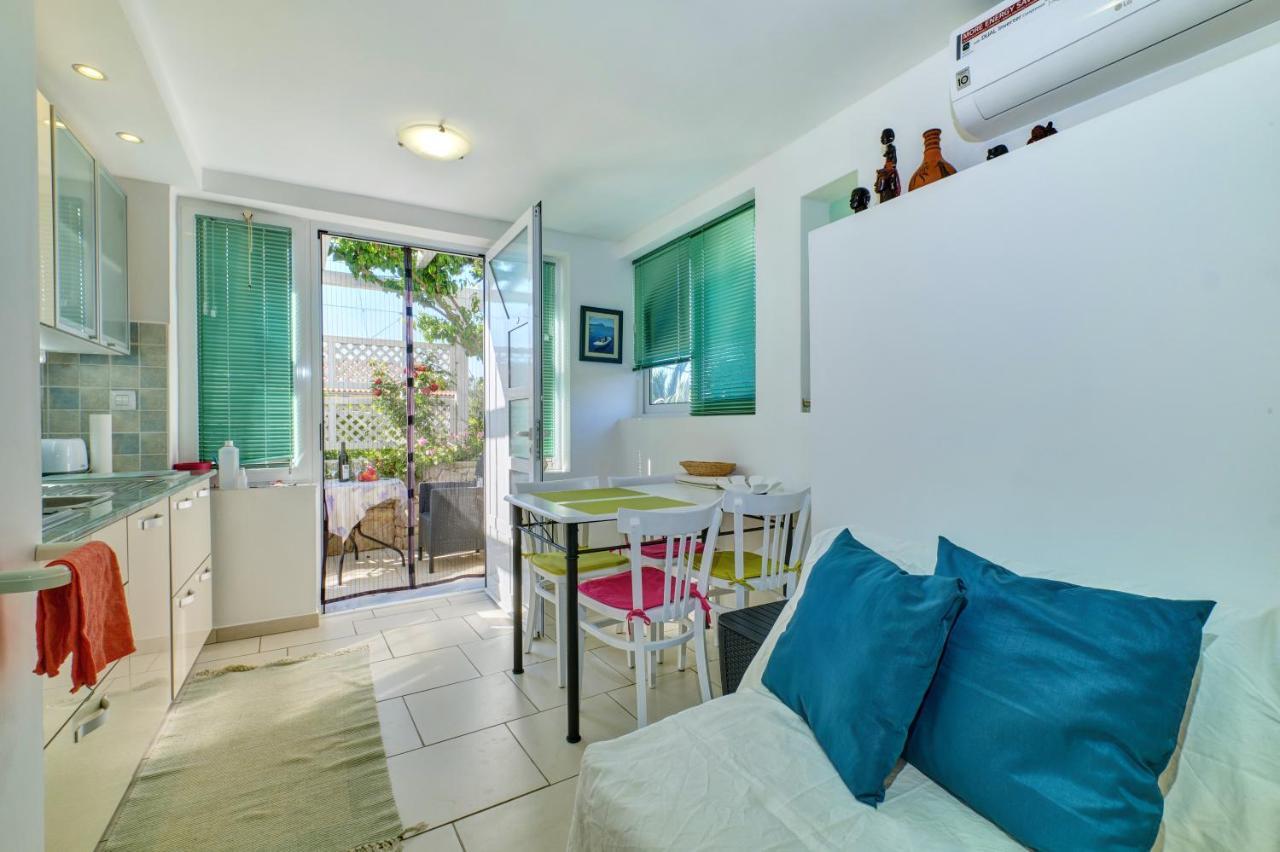 Apartment Neno - Terrace & Parking Veli Lošinj Eksteriør billede