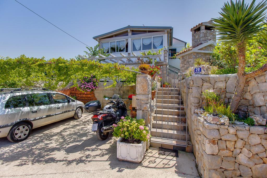 Apartment Neno - Terrace & Parking Veli Lošinj Eksteriør billede