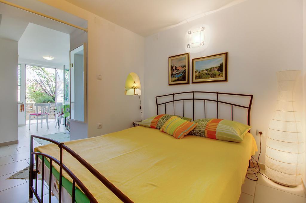 Apartment Neno - Terrace & Parking Veli Lošinj Eksteriør billede