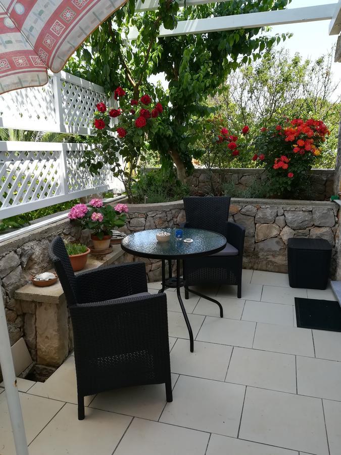 Apartment Neno - Terrace & Parking Veli Lošinj Eksteriør billede