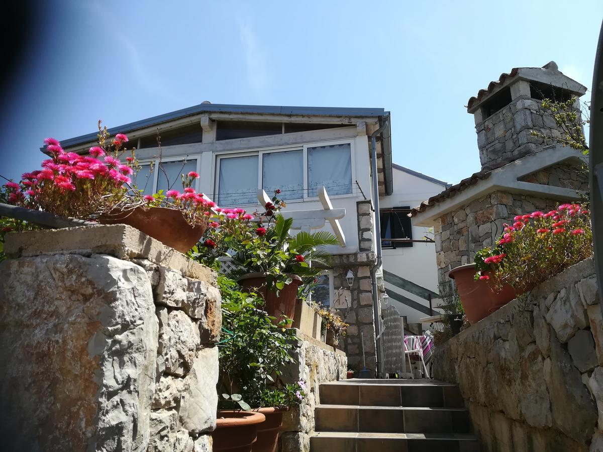 Apartment Neno - Terrace & Parking Veli Lošinj Eksteriør billede